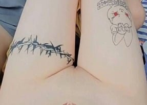 Irmãs que são lascivas fodem -se extremamente felizes
